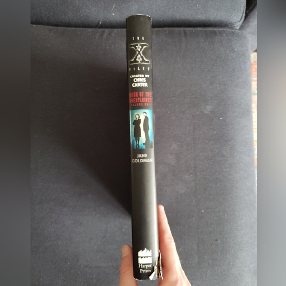 👽 X-Files Book of the Unexplained Vol 1 👽 - Picture 2 of 4